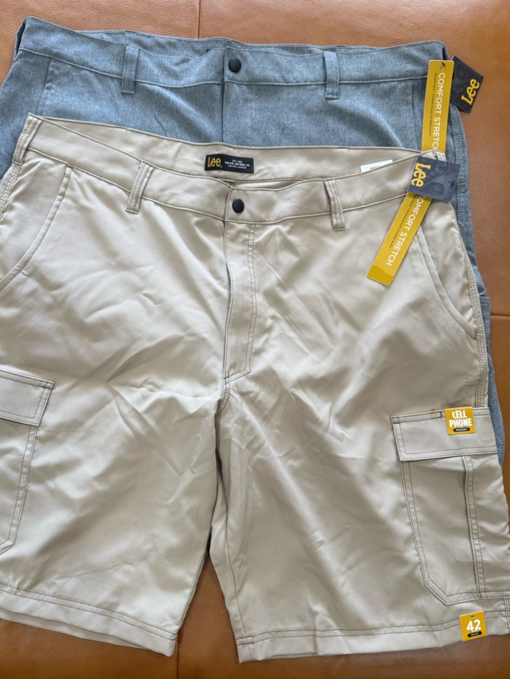 NWT Lot of 2 Men’s Lee Comfort Stretch Cargo Short Size 42 Beige Gray 11” Inseam